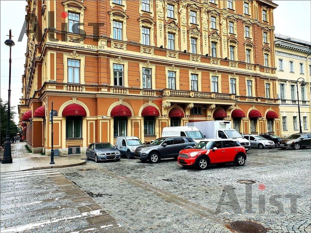 Фото Гранд Отел Европа с круглыми корзинными маркизами на 1 этаже